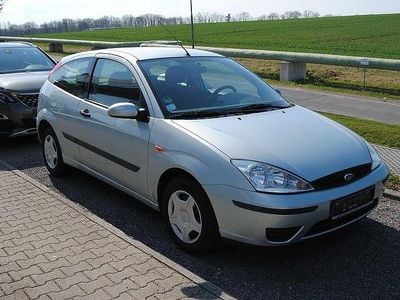 Gebraucht Ford Focus Trend 101 PS (74 kW) 2002 Silber Limousine