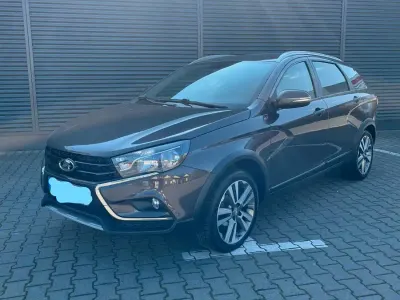 Gebraucht Lada Vesta 109 PS (80 kW) 2018 Braun Kombi