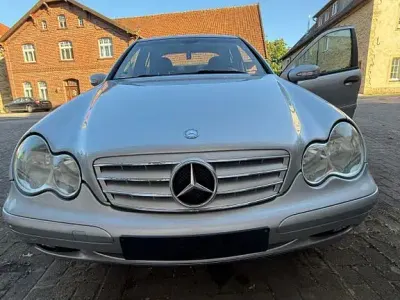 Gebraucht Mercedes C200 Classic 163 PS (119 kW) 2003 Silber Limousine