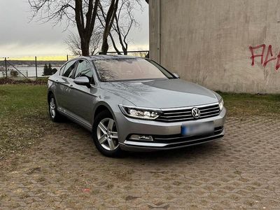 Gebraucht VW Passat 150 PS (110 kW) 2018 Grau Limousine