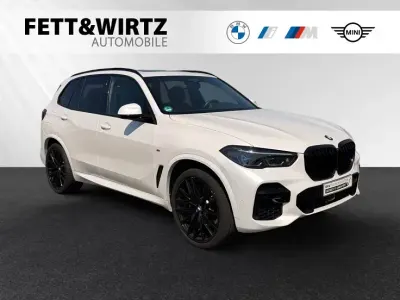 Gebraucht BMW X5 M Sport 298 PS (219 kW) 2023 Mineralweiß metallic SUV
