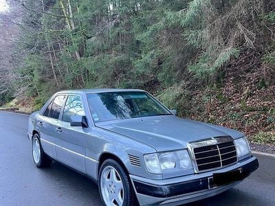 Grau Gebraucht 1991 Mercedes 300 Limousine | 9.700 €