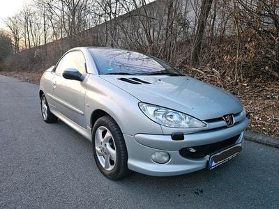 Gebraucht Peugeot 206 CC 108 PS (79 kW) 2004 Silber Cabrio