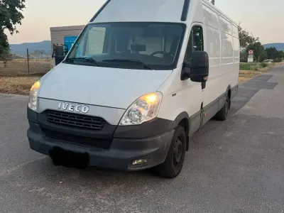 Gebraucht Iveco Daily 106 PS (77 kW) 2013 Weiß Van / Kleinbus