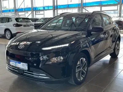 Gebraucht Hyundai Kona Select 100 kW (136 PS) 2022 Schwarz SUV