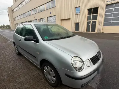 Gebraucht VW Polo 64 PS (47 kW) 2002 Grau Kleinwagen