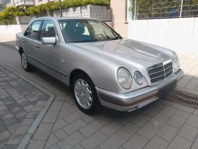 Gebraucht Mercedes E280 204 PS (150 kW) 1996 Silber Limousine