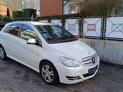 Weiß Gebraucht 2011 Mercedes B180 Van / Kleinbus | 3.790 € (Superpreis)