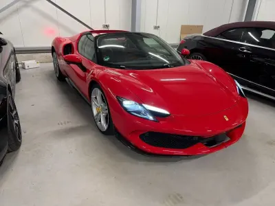 Gebraucht Ferrari 296 829 PS (609 kW) 2024 Rot Cabrio
