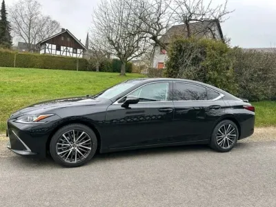 Gebraucht Lexus ES300H 180 PS (132 kW) 2024 Schwarz Limousine
