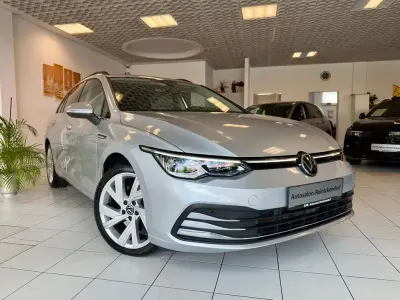 Gebraucht VW Golf VIII Style 150 PS (110 kW) 2021 Reflexsilber Kombi