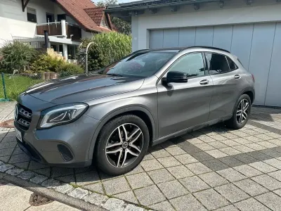 Usata Mercedes GLA200 156 CV (114 kW) 2018 Grigio SUV
