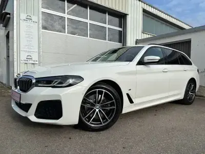 Gebraucht BMW 520 M Sport 225 PS (165 kW) 2022 Weiß Limousine