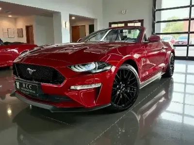 Begagnad Ford Mustang GT 450 HK (330 kW) 2020 Röd Cab