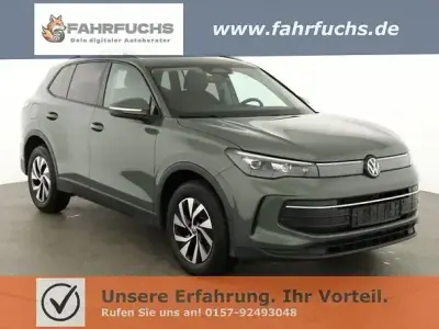 Neu VW Tiguan Life 150 PS (110 kW) 2026 Cipressino grün metallic SUV