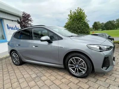 Gebraucht BMW 225 Active Tourer M Sport 136 PS (100 kW) 2022 Skyscraper grau metallic Van / Kleinbus