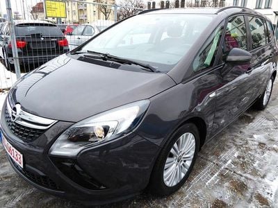 Grau Gebraucht 2015 Opel Zafira Van / Kleinbus | 9.990 € (Etwas zu teuer)