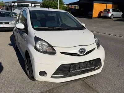 Gebraucht Toyota Aygo Cool 68 PS (50 kW) 2012 Weiß Kleinwagen