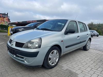 Second-hand Renault Clio II 58 CP (42 kW) 2001 Argintiu Berlinǎ