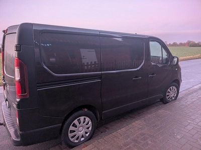 Second-hand Opel Vivaro 140 CP (102 kW) 2016 Negru Monovolum