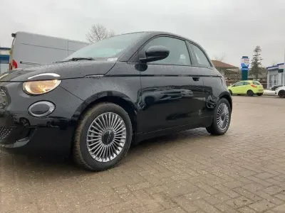 Gebraucht Fiat 500e 86 kW (118 PS) 2023 Onyxschwarz Kleinwagen