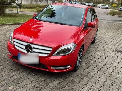 Usata Mercedes B220 173 CV (127 kW) 2014 Rosso Monovolume
