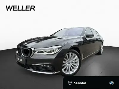 Gebraucht BMW 750 Sport Line 449 PS (330 kW) 2016 Sophistograu (grau) Limousine