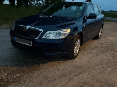 Usado Skoda Octavia 105 CV (77 kW) 2013 Azul Familiar