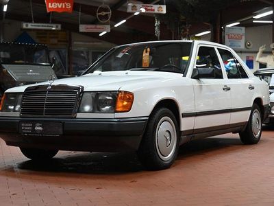 Gebraucht Mercedes 200 72 PS (52 kW) 1985 Weiß Limousine