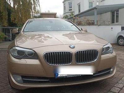 Gebraucht BMW 520 Basis 183 PS (134 kW) 2011 Gold Limousine