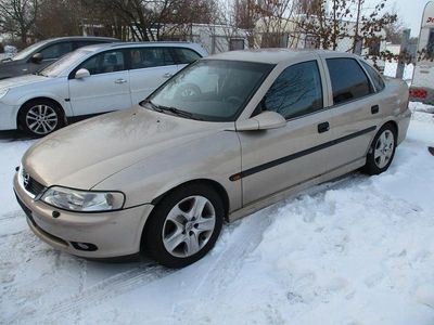 Gebraucht Opel Vectra Comfort 125 PS (91 kW) 2002 Beige Limousine