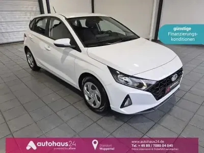 Gebraucht Hyundai i20 Select 101 PS (74 kW) 2022 Weiß Kleinwagen
