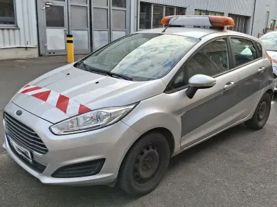 Gebraucht Ford Fiesta Trend 65 PS (47 kW) 2015 Silbergrau Kleinwagen