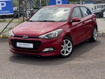 Gebraucht Hyundai i20 101 PS (74 kW) 2017 Rot Kleinwagen