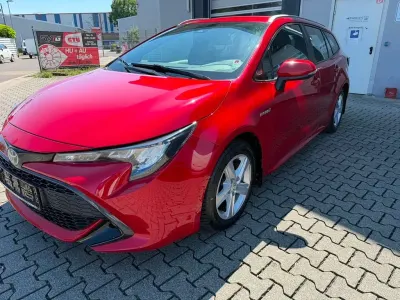 Gebraucht Toyota Corolla Hybrid Comfort 98 PS (72 kW) 2019 Rot Limousine