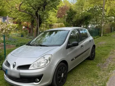 Używany Renault Clio II 85 KM (62 kW) 2007 Szary Sedan/Limuzyna