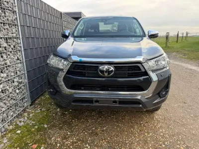 Nowe Toyota HiLux 204 KM (150 kW) 2026 Brązowy Pickup