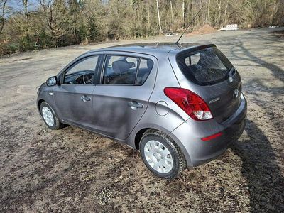 Gebraucht Hyundai i20 Classic 86 PS (63 kW) 2013 Grau Kleinwagen