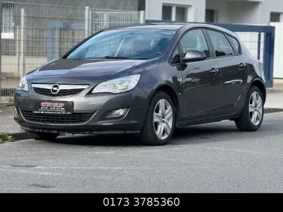 Gebraucht Opel Astra Design Edition 101 PS (74 kW) 2011 Grau Limousine