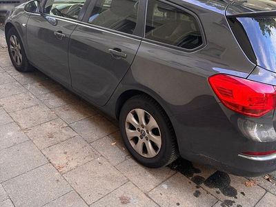 Gebraucht Opel Astra 136 PS (100 kW) 2014 Rot Kombi
