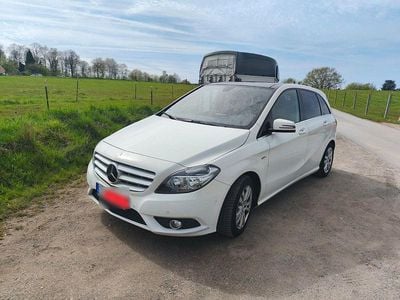 Gebraucht Mercedes B180 122 PS (89 kW) 2012 Weiß Van / Kleinbus