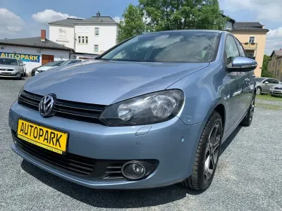 Gebraucht VW Golf VI Team 105 PS (77 kW) 2010 Blau Kleinwagen