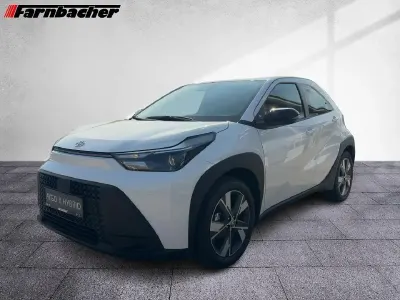 Neu Toyota Aygo X Active 116 PS (85 kW) 2025 Schneeweis SUV