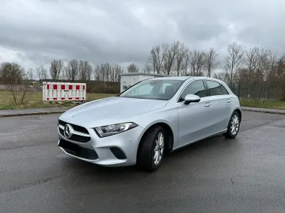 Gebraucht Mercedes A180 Progressive 136 PS (100 kW) 2020 Grau Limousine