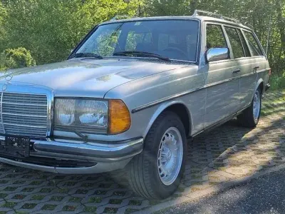 Używany Mercedes E280 185 KM (136 kW) 1985 Srebrny Kombi