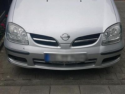 Nissan Almera Tino