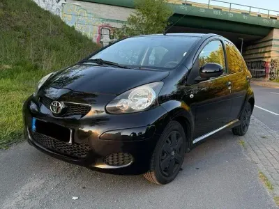 Brugt Toyota Aygo 68 HK (50 kW) 2010 Sort Hatchback