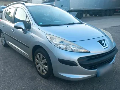 Gebraucht Peugeot 207 90 PS (66 kW) 2009 Silber Kleinwagen