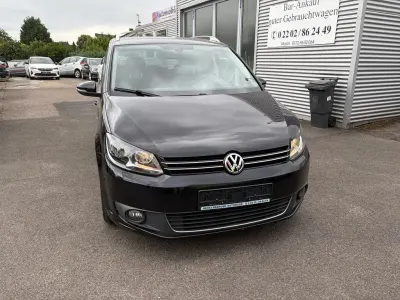 Gebraucht VW Touran Cup 105 PS (77 kW) 2015 Schwarz Van / Kleinbus