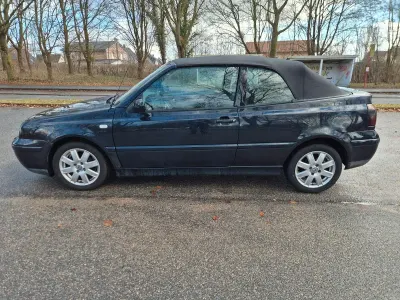 Second-hand VW Golf Cabriolet Trendline 116 CP (85 kW) 2001 Albastru Cabrio